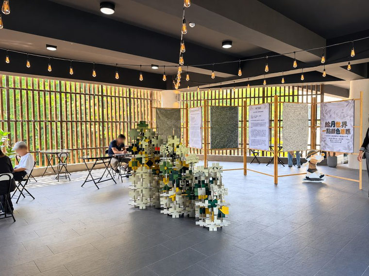 14-exhibition-view